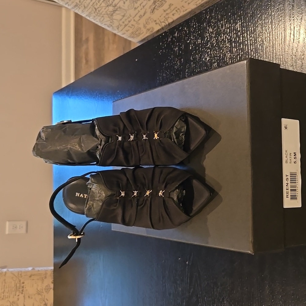 NIB! Natori "Reen" Satin Heels 5.5